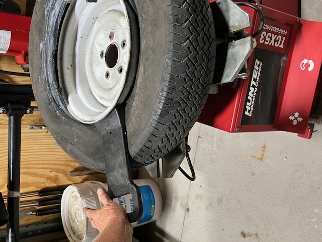 Showing how Zeppa can be used to apply additional downward force on the tire sidewall while rotating on the tire changer.